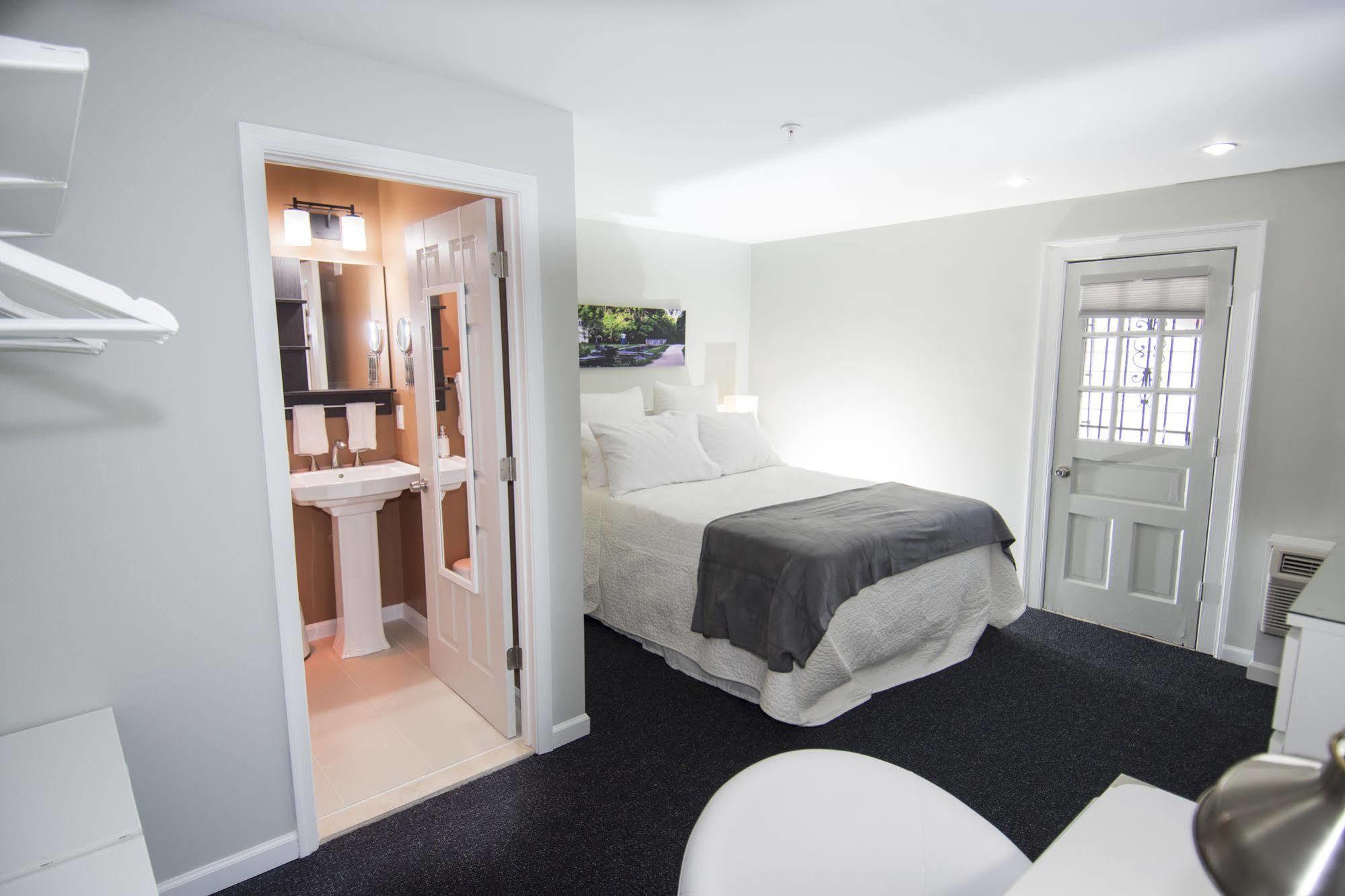 The Georgetown House 3*